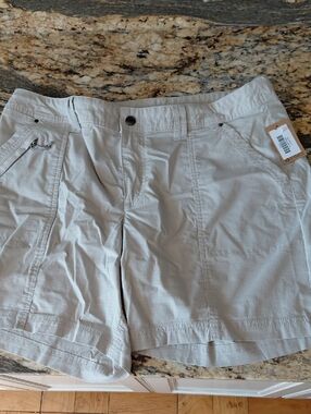 Title NineWomen’s Light Bone Gray Cotton Blend Bermuda Short size 14